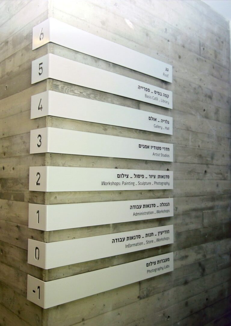 שילוט פנים | LIGRAF