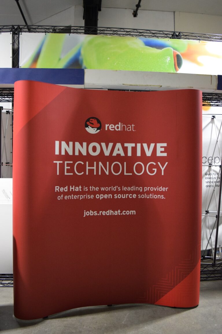 Pop-up Display — קיר תצוגה נייד לתערוכות