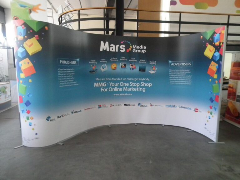 Pop-up Display — קיר תצוגה נייד לתערוכות
