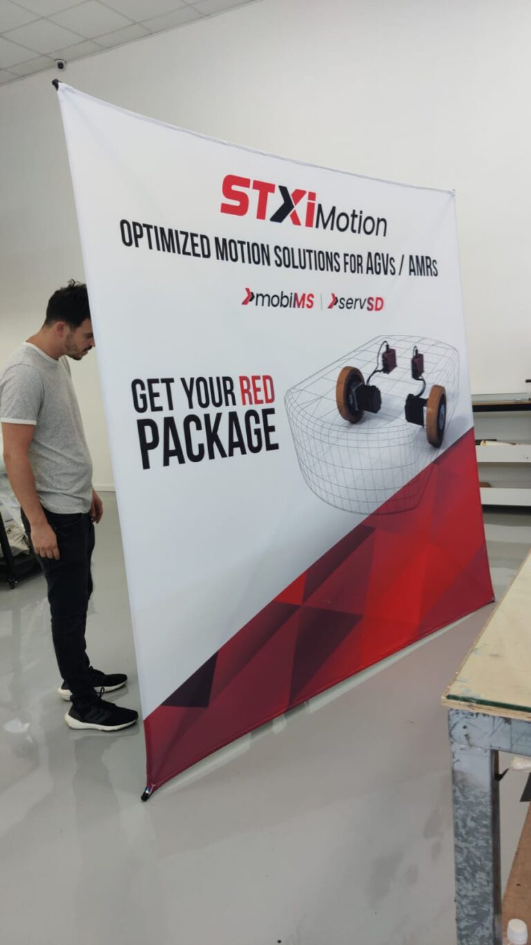 ShowFlex Display — מתקן בד מתפתח כמו מטרייה