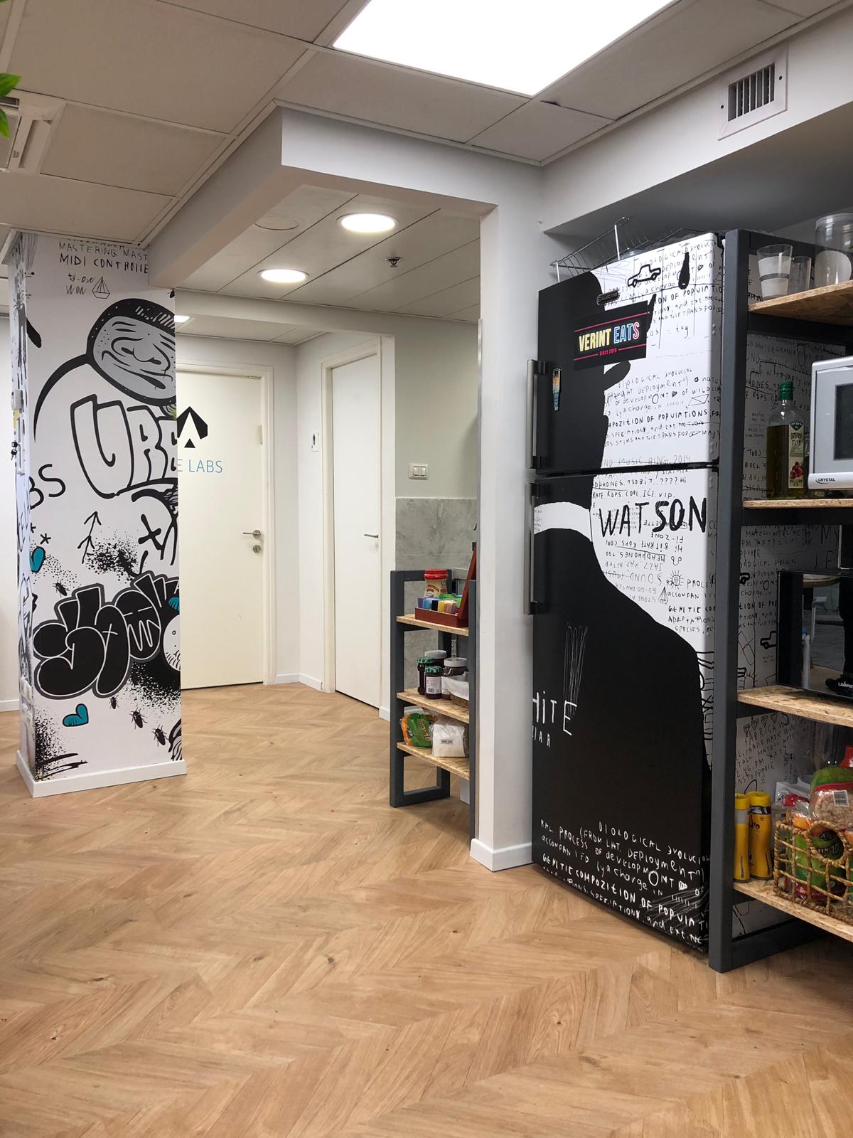 Wall-b By Orly Ronen — שילוט ואלמנטים ויזואליים לחלל