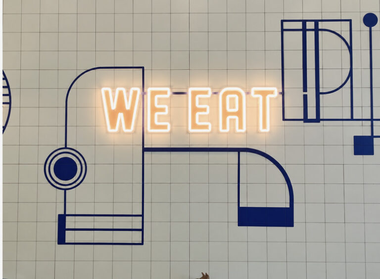 שלט ניאון WE EAT | LIGRAF